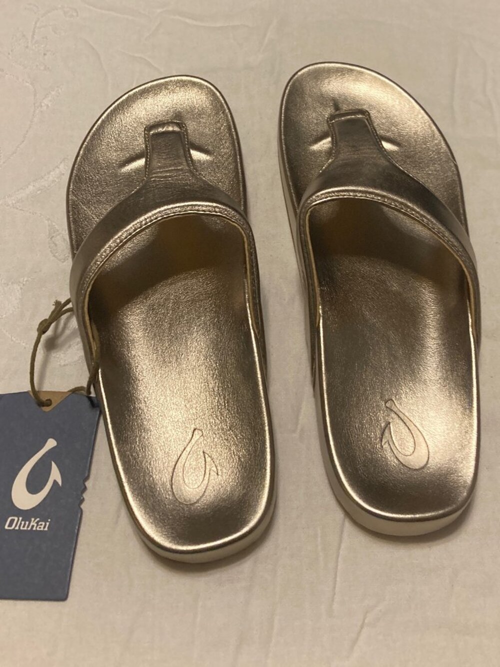 Olukai Women's Gold Kipe'a Lipi Leather Sandals, new with box, 10